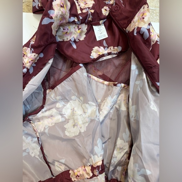 NWT Vera Bradley Women's Packable Water-Resistant Raincoat Maroon Sz SM 4/6 - Picture 5 of 10